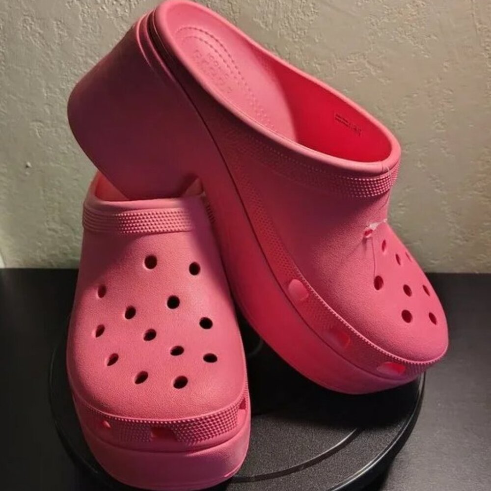 CROCS Pink Platform Mule Clogs NWT Mens Size 9 And Women’s Size 11